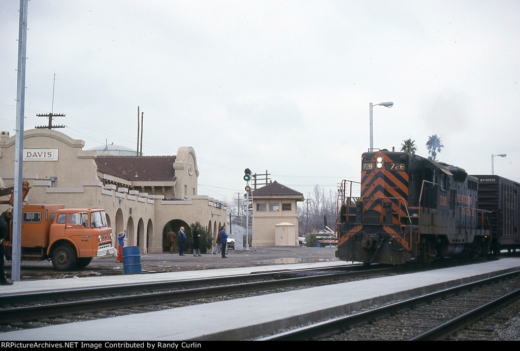 WP 728 running over SP to reach Vacaville-Fairfield